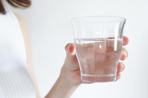 一杯の水、から。