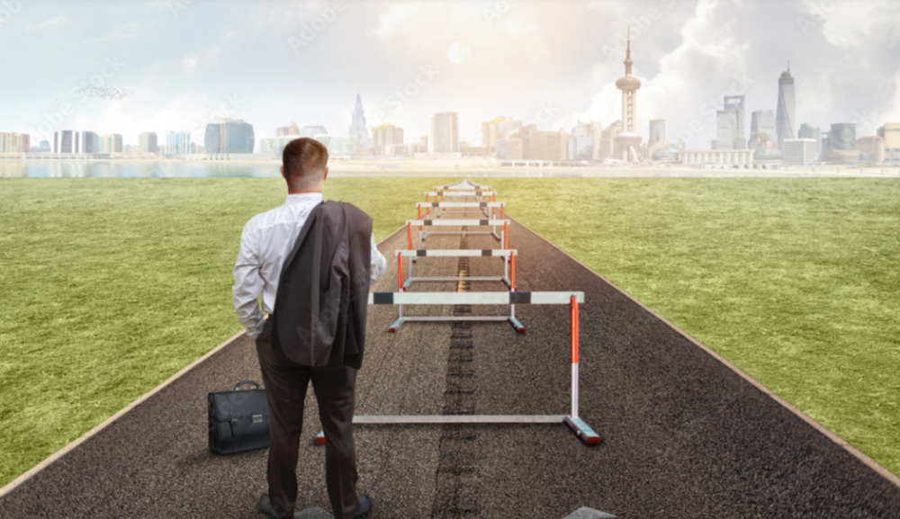 そこは飛ぼうよ。